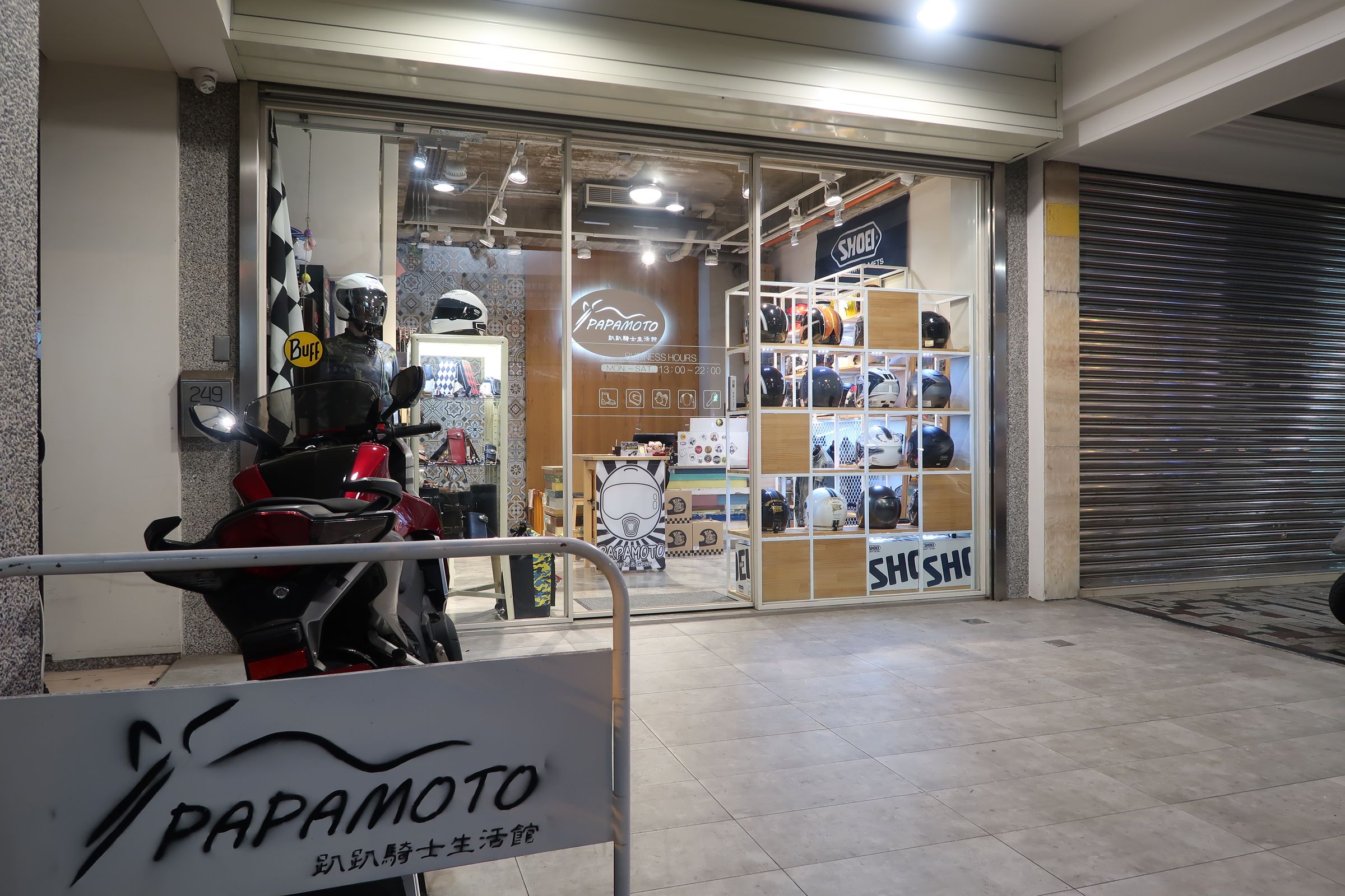 PAPAMOTO Scene 1F-1